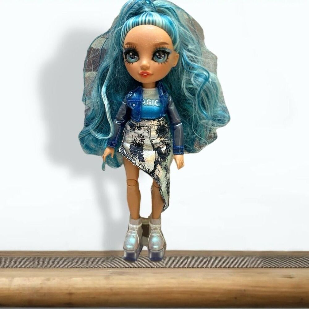 Rainbow High Skyler Bradshaw Blue-Haired Fashion Doll
